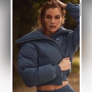 New With Tags ALO Yoga Captivate Puffer Women's Bluestone Jacket sz XS